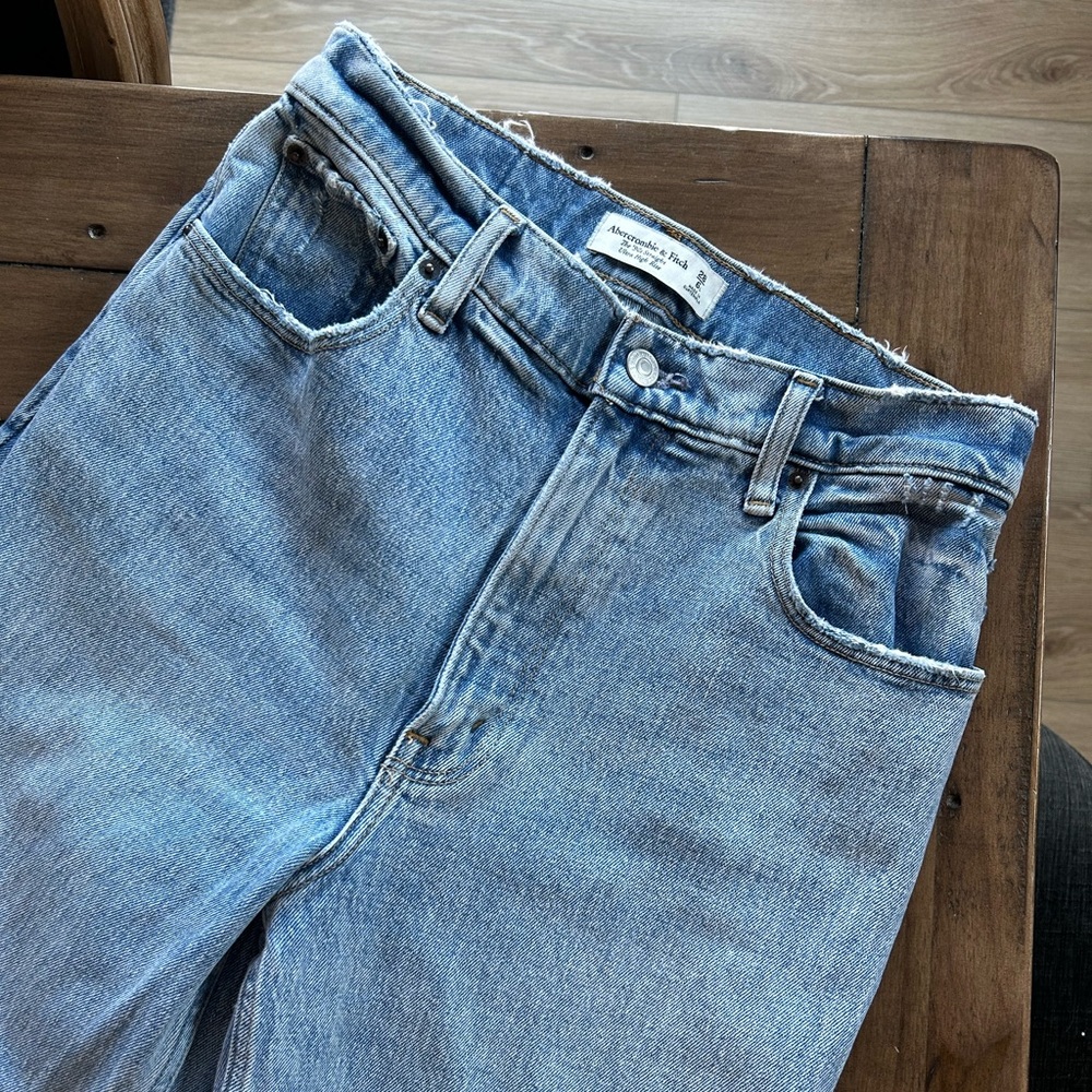 Abercrombie & Fitch 90’s Ultra High Rise Straight Leg Slit Jeans 28/6L - Picture 3 of 8